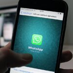 Guida visiva per disattivare Meta AI su WhatsApp, con passaggi chiari e semplici.