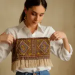 Come trasformare una camicia basic in top alternativo con dettagli etnici? La tecnica facilissima che pochi usano